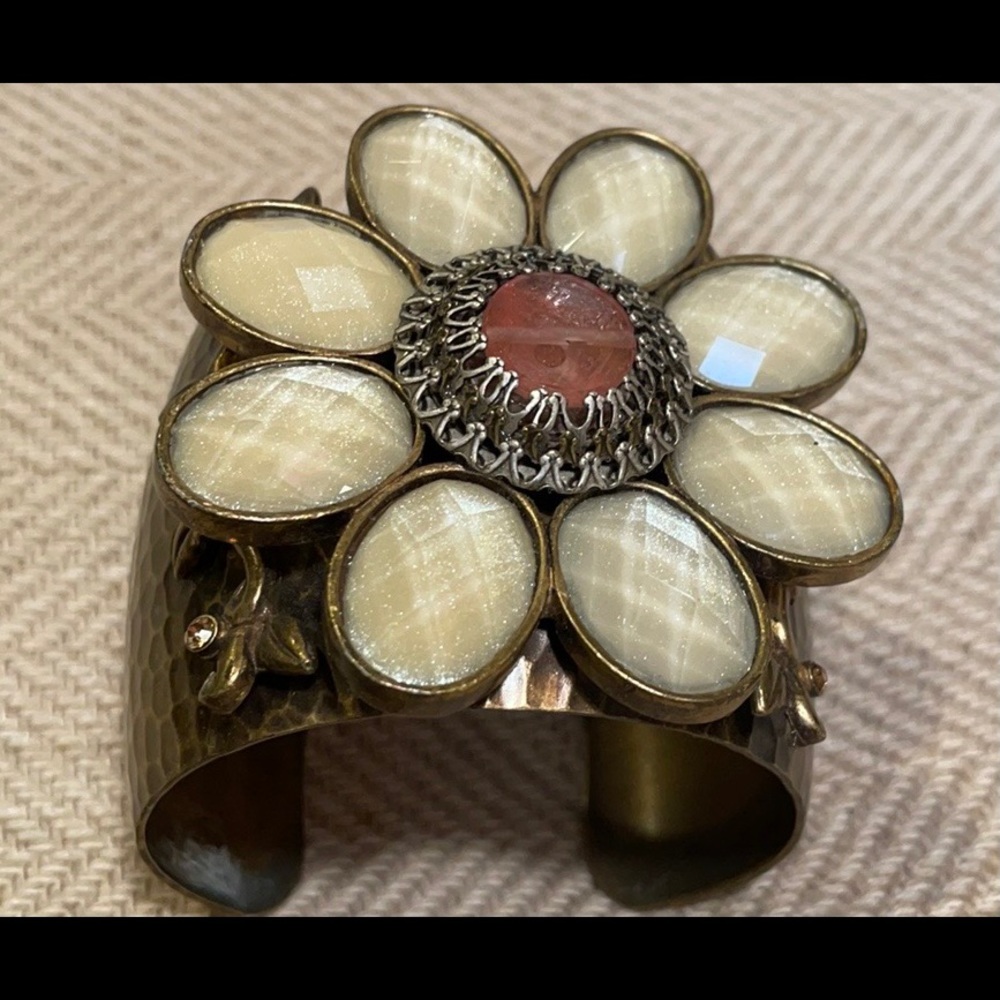Ollipop USA hammered cuff flower bracelet